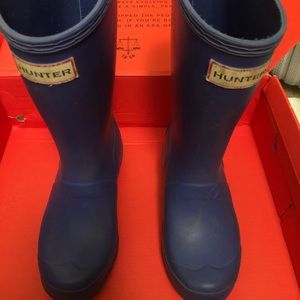 Hunter.   13/1.    Blue